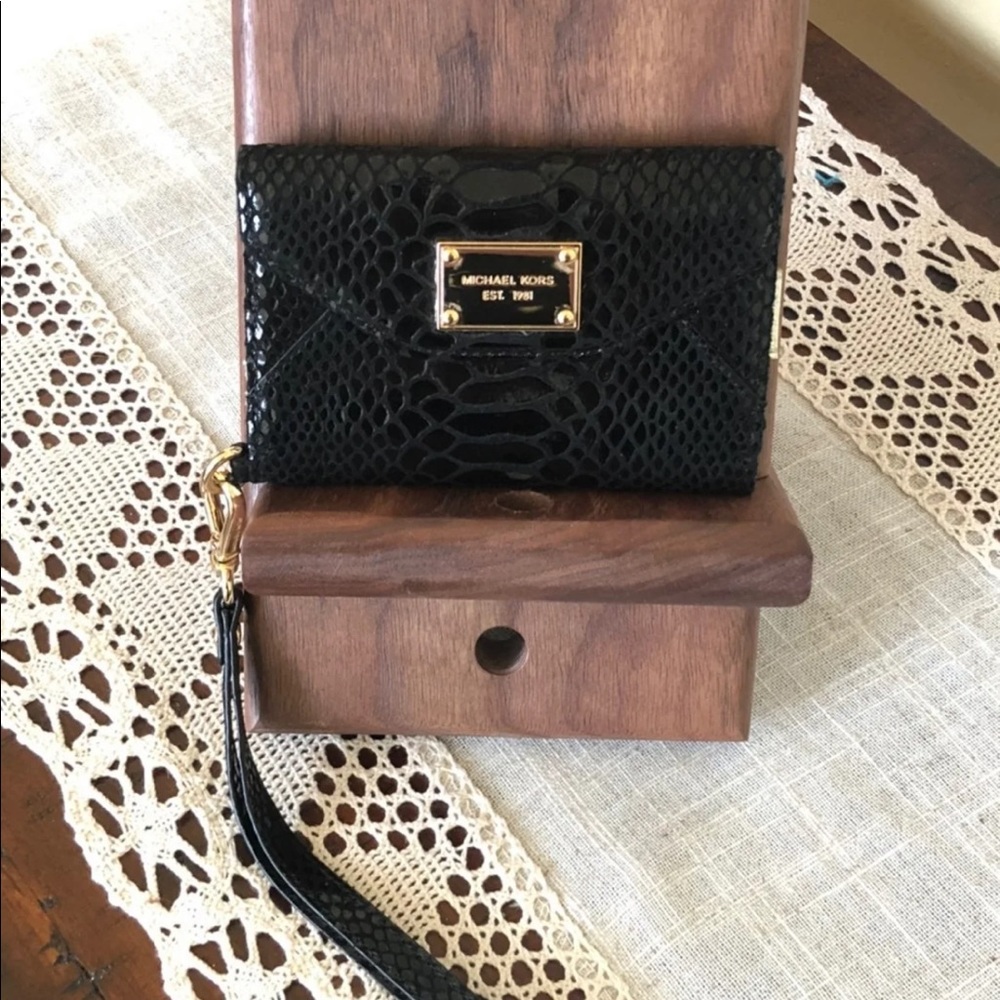 Michael Kors Black Snakeskin Wristlet iPhone 4